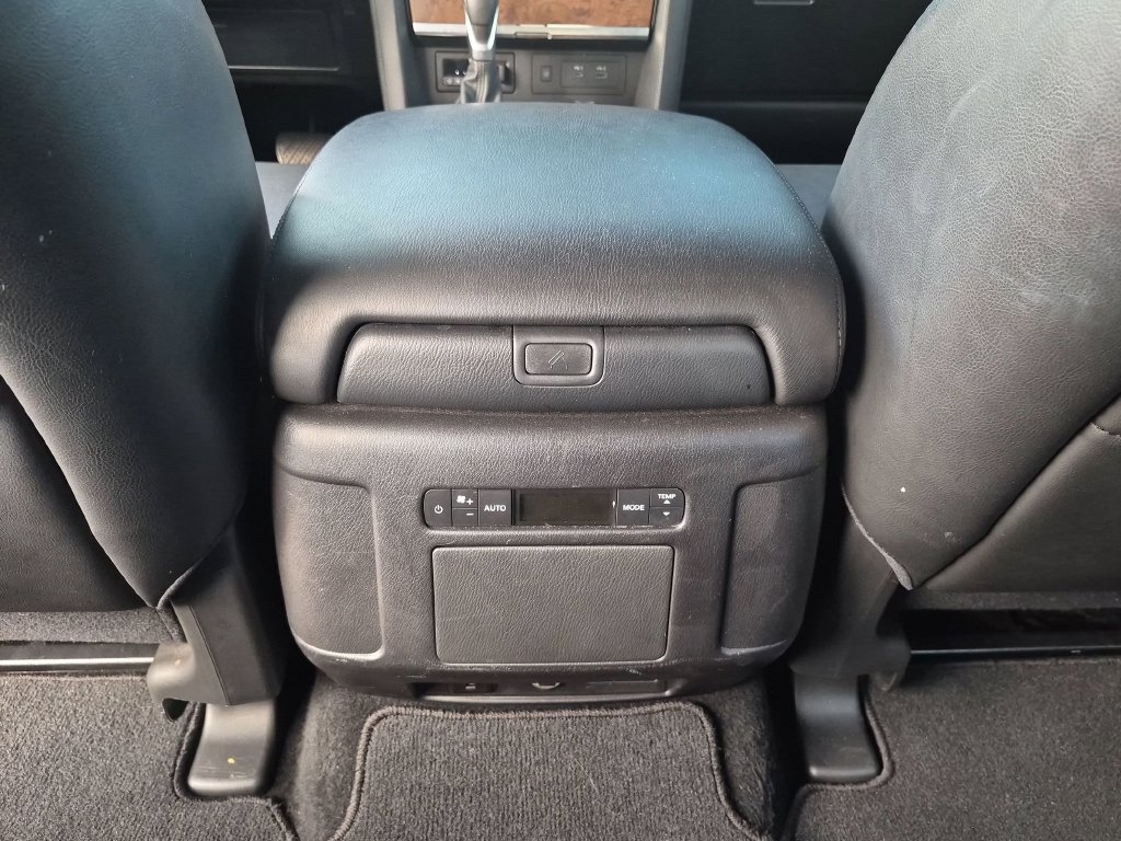 Used 2024 Nissan Armada SL w/ Captain's Chairs Package AWD/4WD image 39
