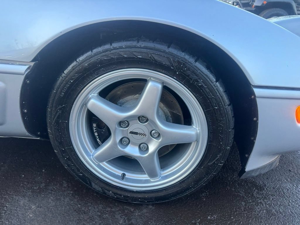 Used 1996 Chevrolet Corvette Convertible RWD image 14