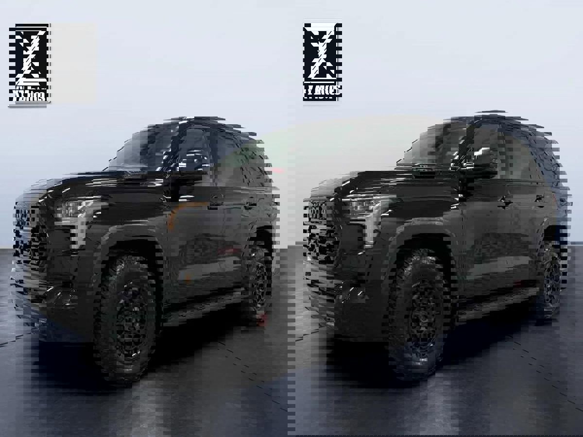 Used 2024 Toyota Sequoia Platinum image 2