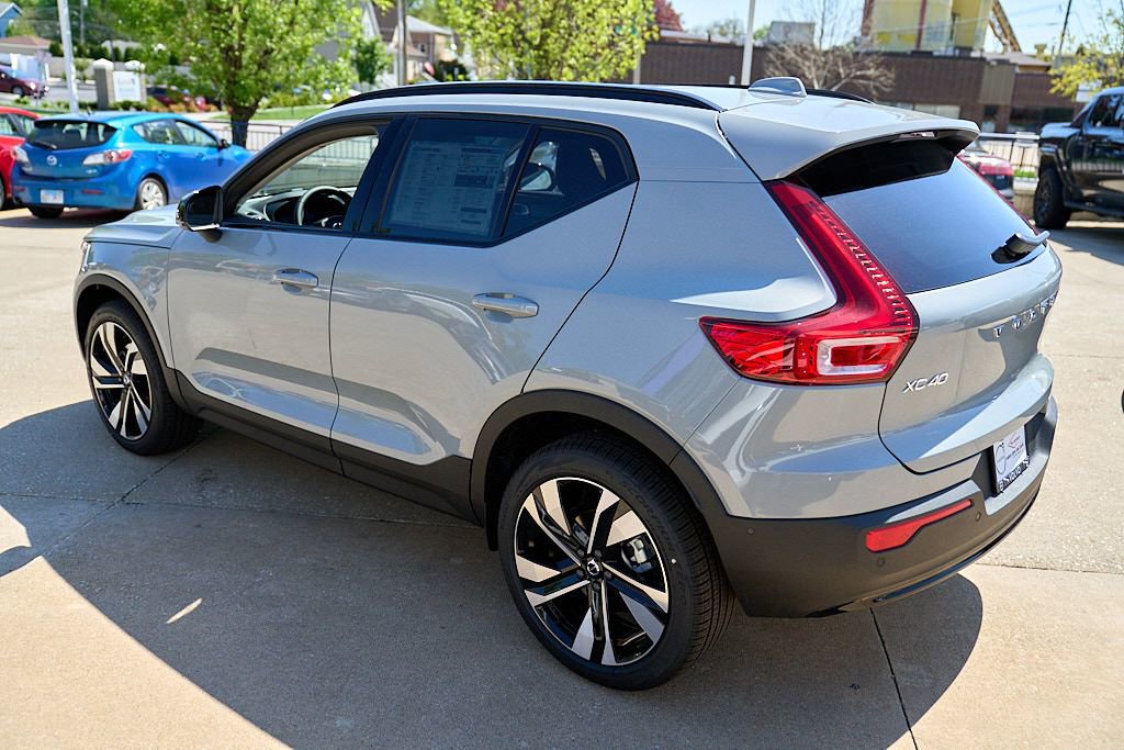 New 2026 Volvo XC40 B5 Plus w/ Climate Package AWD/4WD image 7