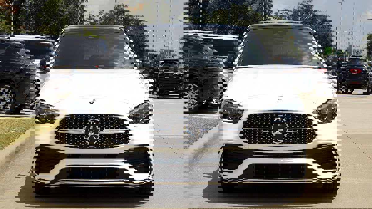 Used 2025 Mercedes-Benz C 300 Sedan image 3