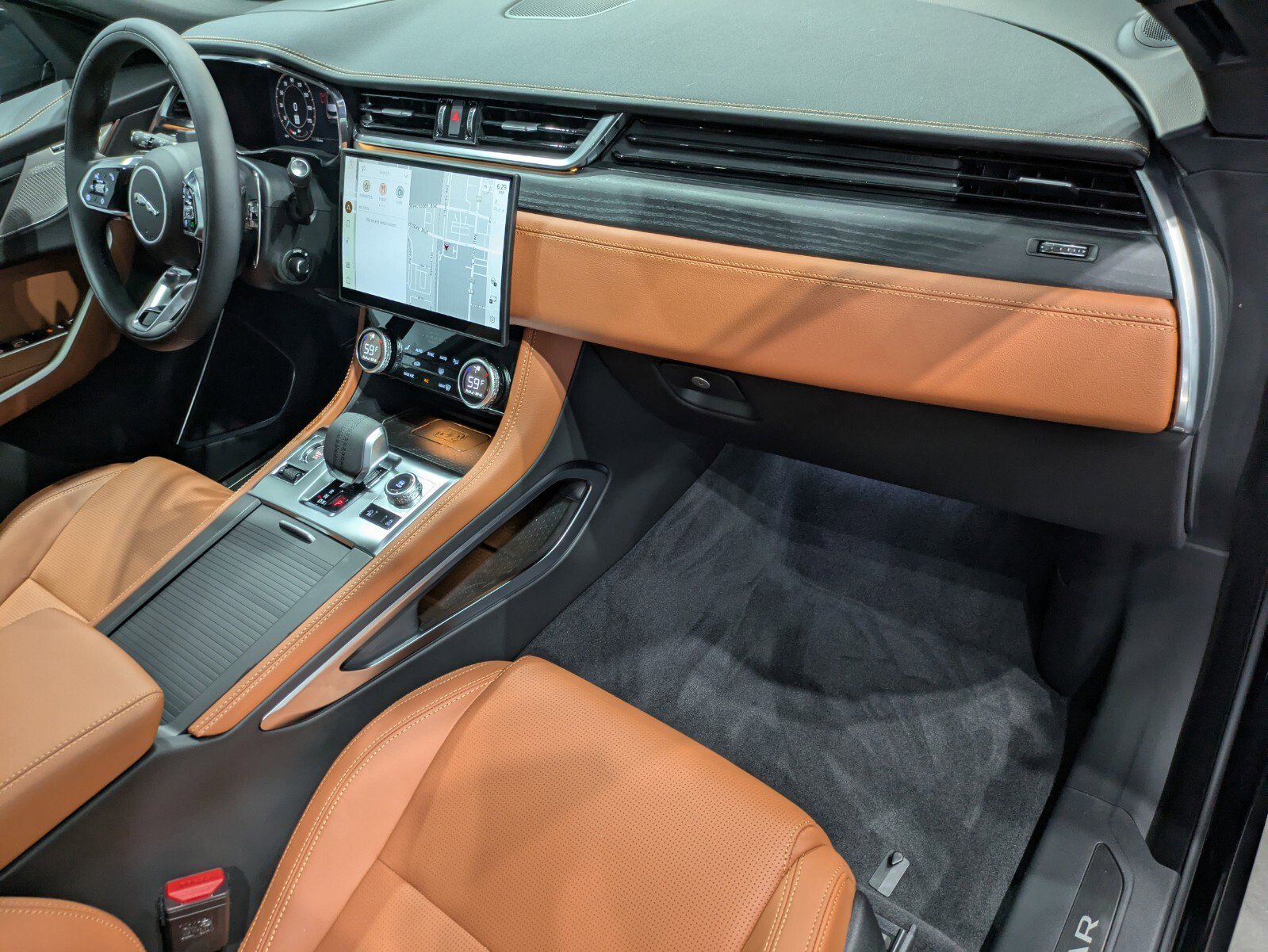 New 2026 Jaguar F-PACE R-Dynamic S image 25