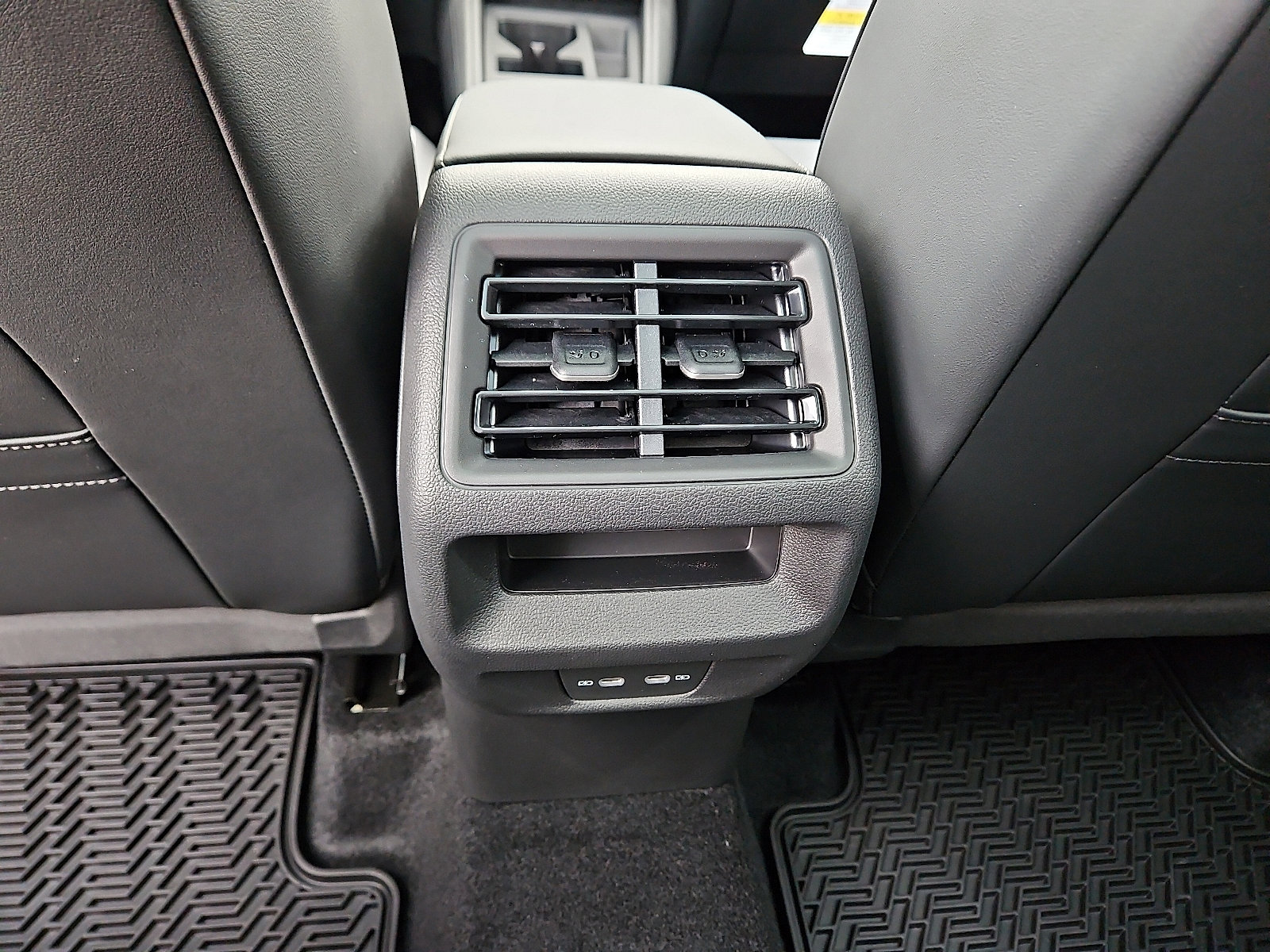 New 2026 Volkswagen Tiguan SE image 10