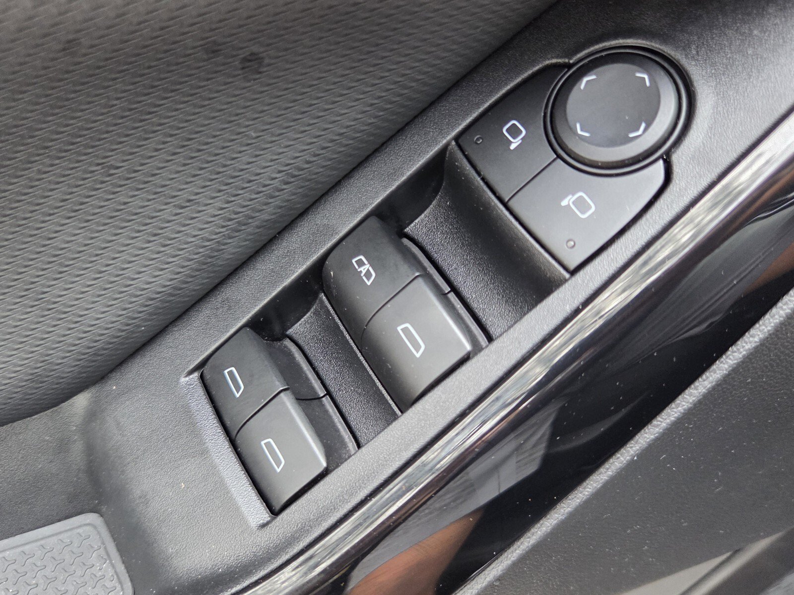 Certified 2025 Chevrolet Equinox LT FWD image 36