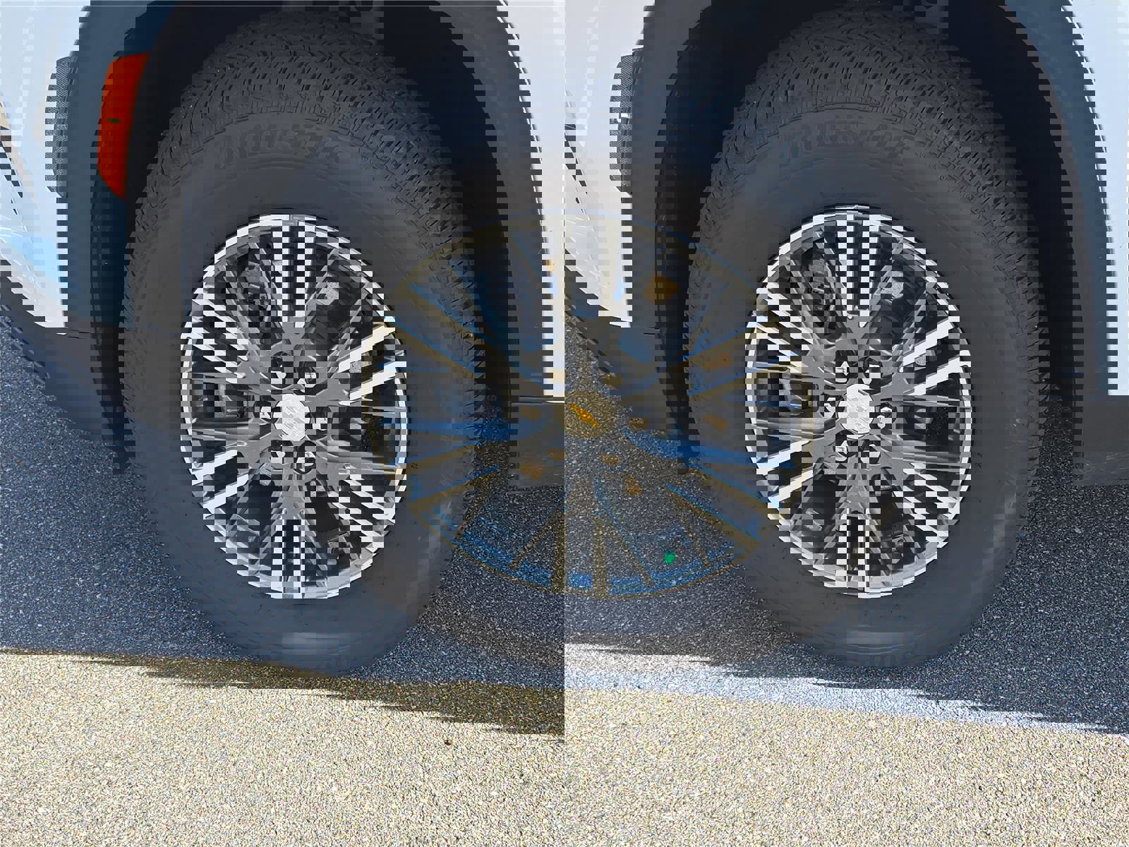 Used 2025 Chevrolet Traverse LT image 8