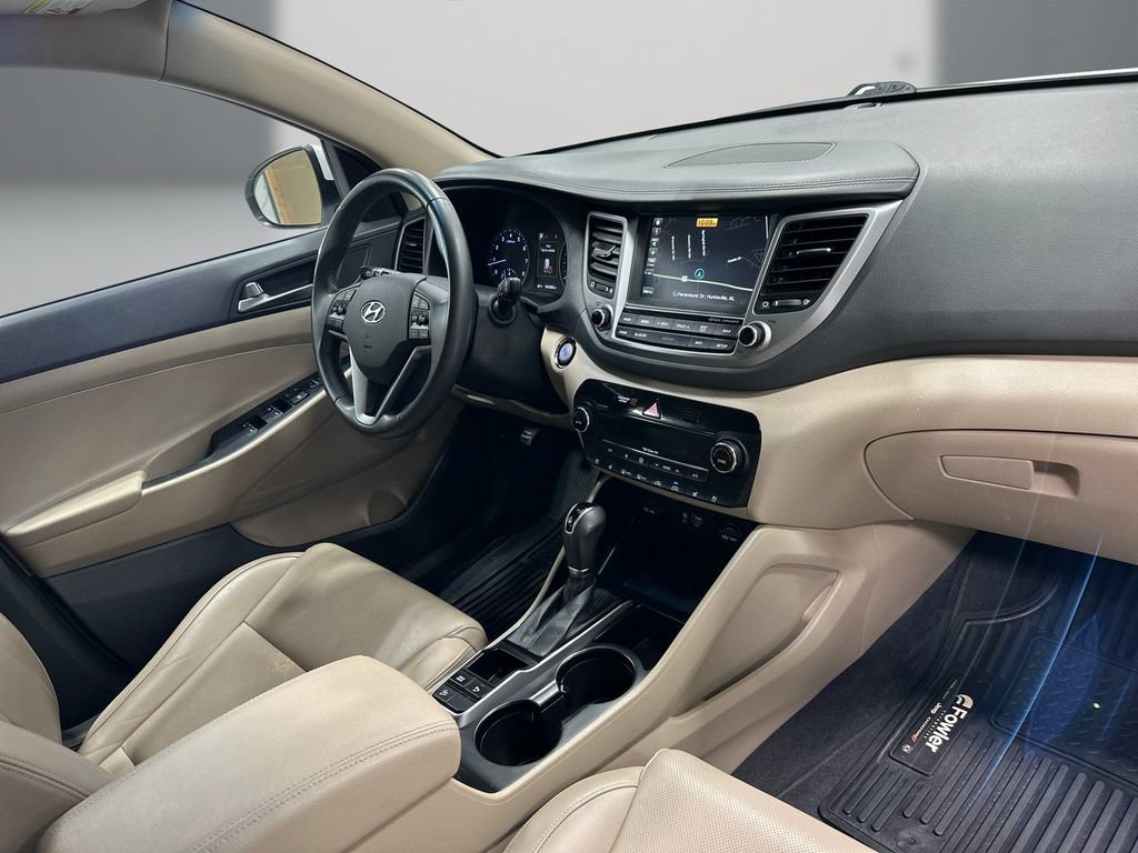 Used 2016 Hyundai Tucson Limited w/ Option Group 03 FWD image 16