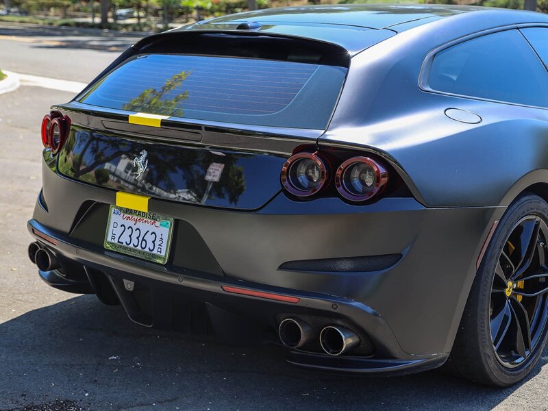 Used 2017 Ferrari GTC4Lusso AWD/4WD image 34