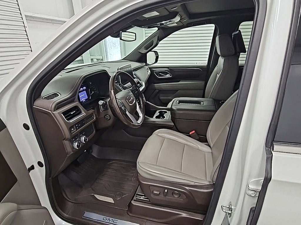 Used 2021 GMC Yukon XL SLT w/ SLT Premium Package image 10