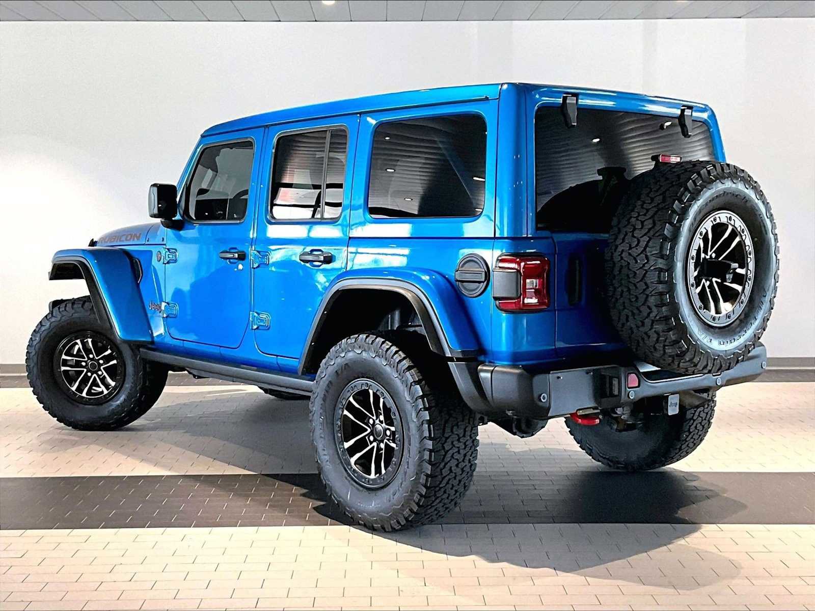 Used 2024 Jeep Wrangler Unlimited Rubicon AWD/4WD image 3