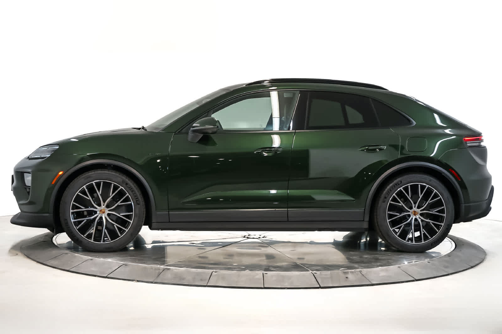Certified 2026 Porsche Macan Electric RWD image 2
