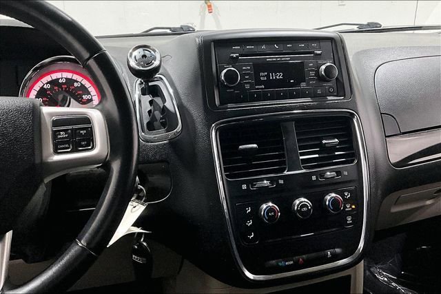 Used 2017 Dodge Grand Caravan SE w/ UConnect Hands-Free Group image 9