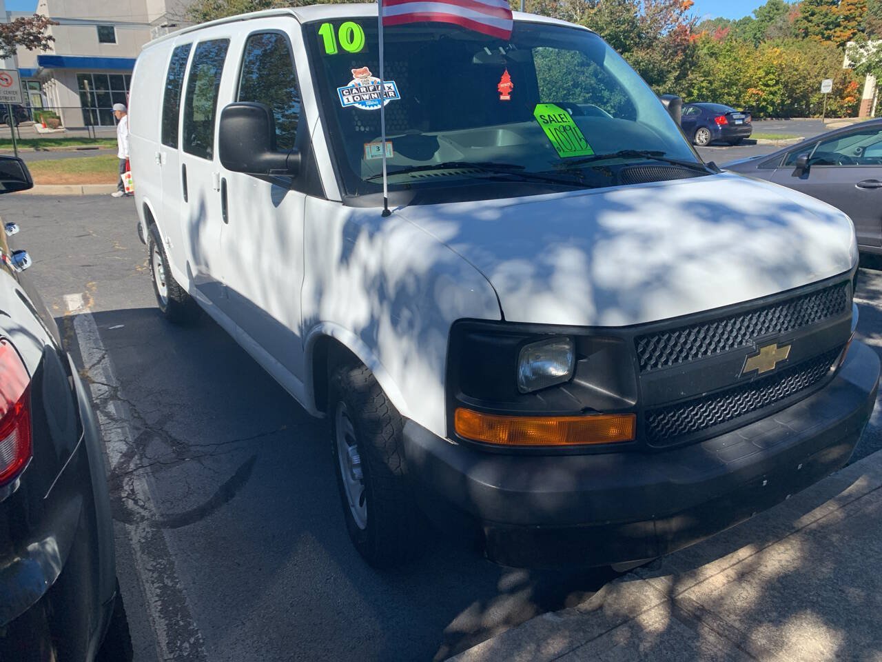 Used 2010 Chevrolet Express 1500 RWD image 2