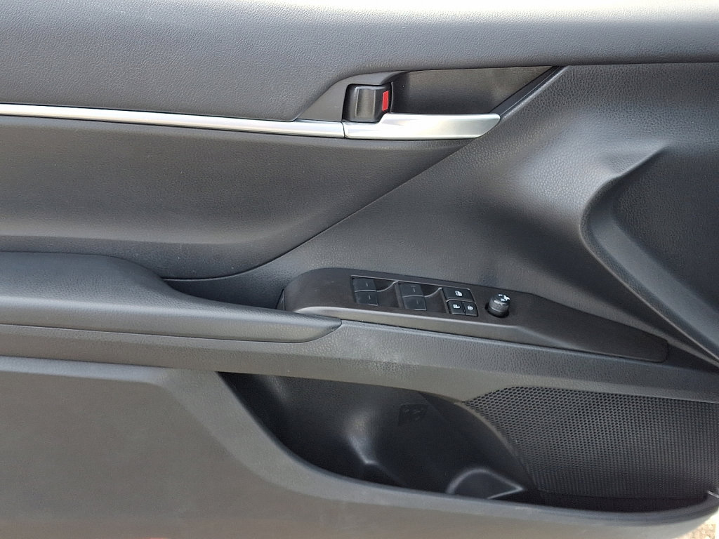 Used 2023 Toyota Camry SE image 23