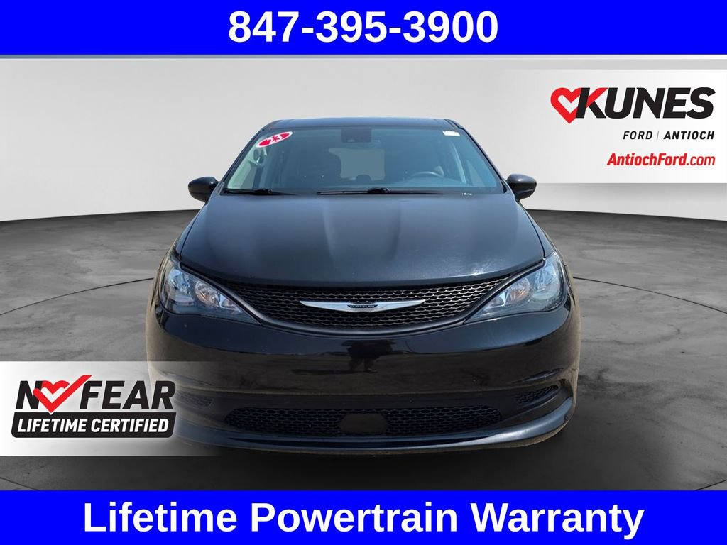 Used 2023 Chrysler Voyager LX FWD image 2
