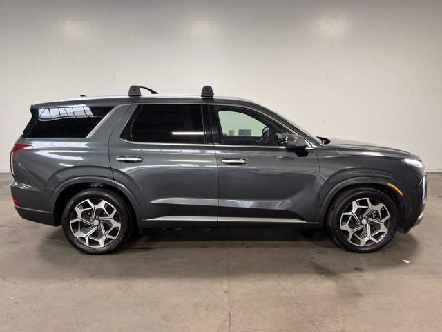 Used 2022 Hyundai Palisade Calligraphy image 2