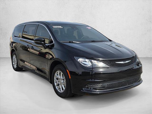 Used 2025 Chrysler Voyager LX FWD image 3