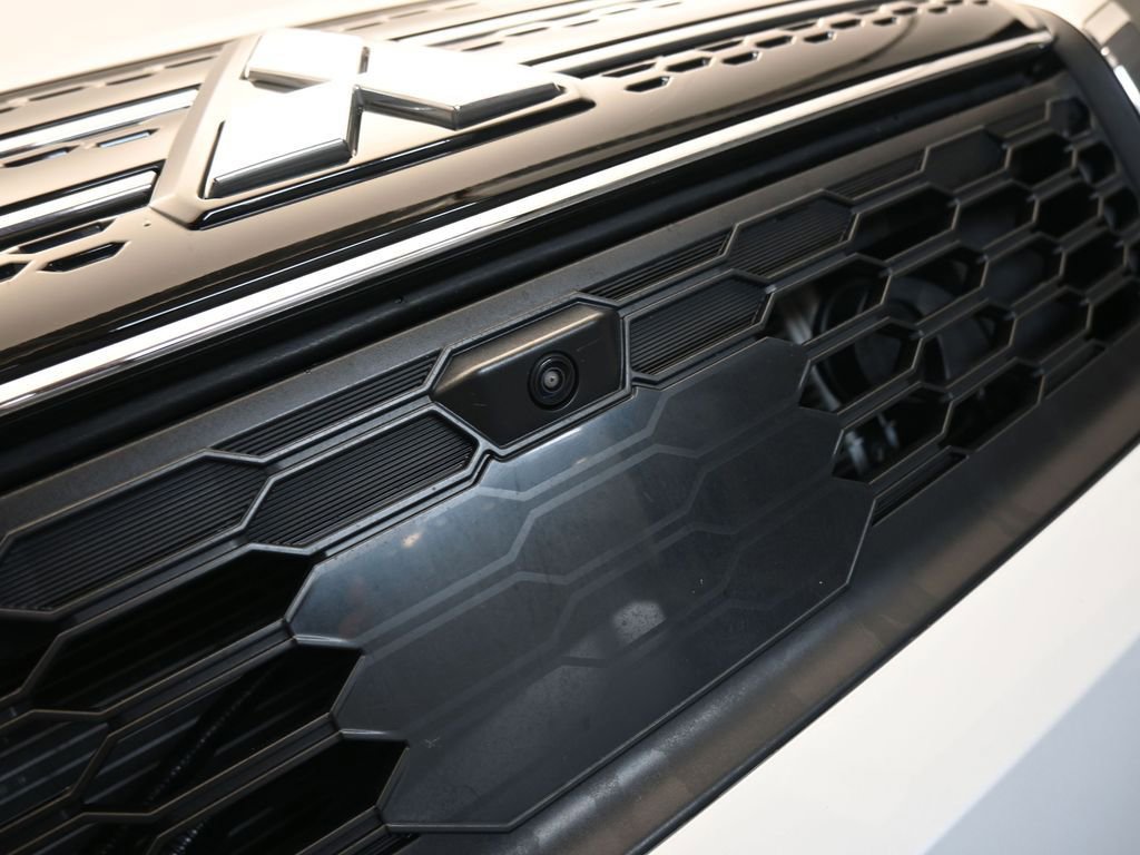 Used 2023 Mitsubishi Outlander SE image 54