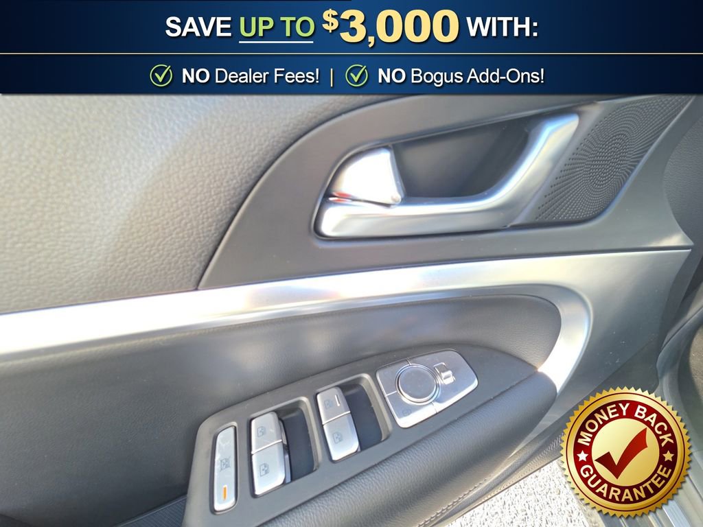 Used 2025 Genesis G70 2.5T image 16