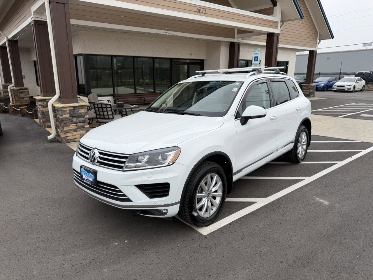 Used 2016 Volkswagen Touareg Lux image 2
