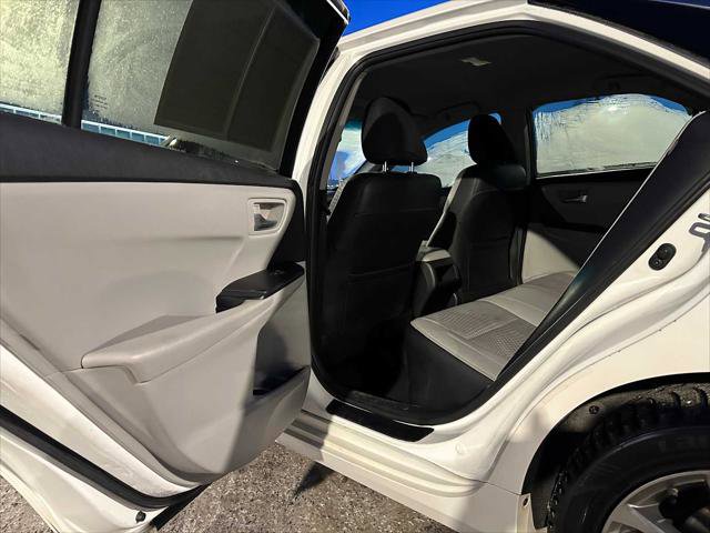 Used 2015 Toyota Camry SE image 16