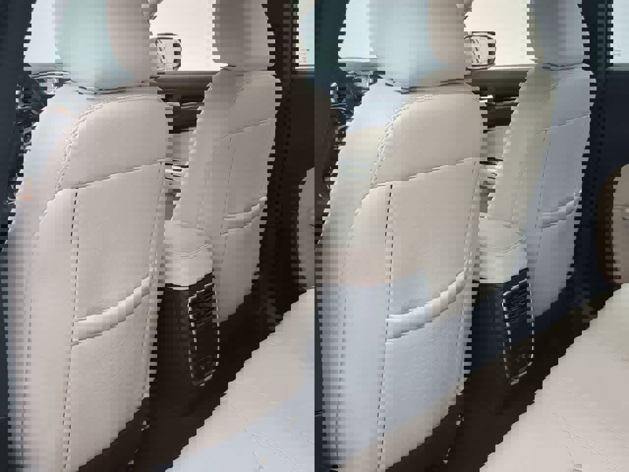 Used 2023 Chrysler 300 Touring w/ Safetytec Plus Group RWD image 18