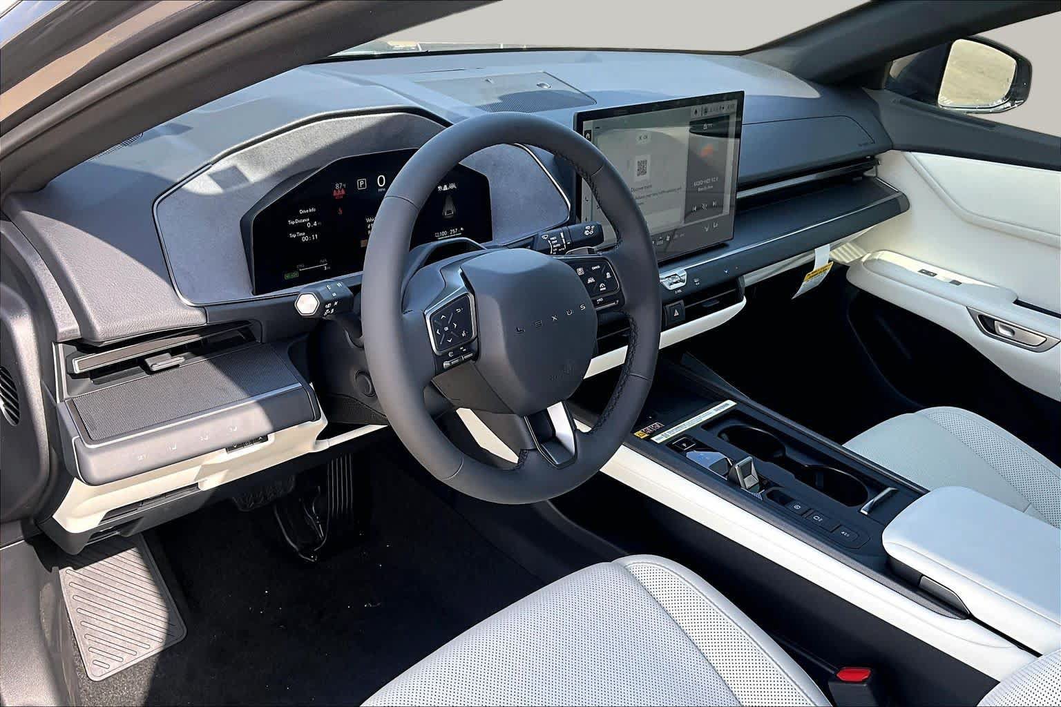 New 2026 Lexus ES 350e FWD image 8