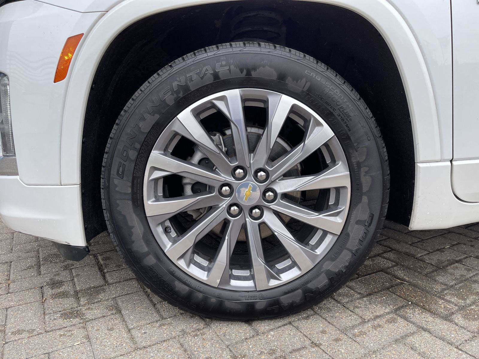 Used 2023 Chevrolet Traverse Premier w/ LPO, Floor Liner Package AWD/4WD image 10
