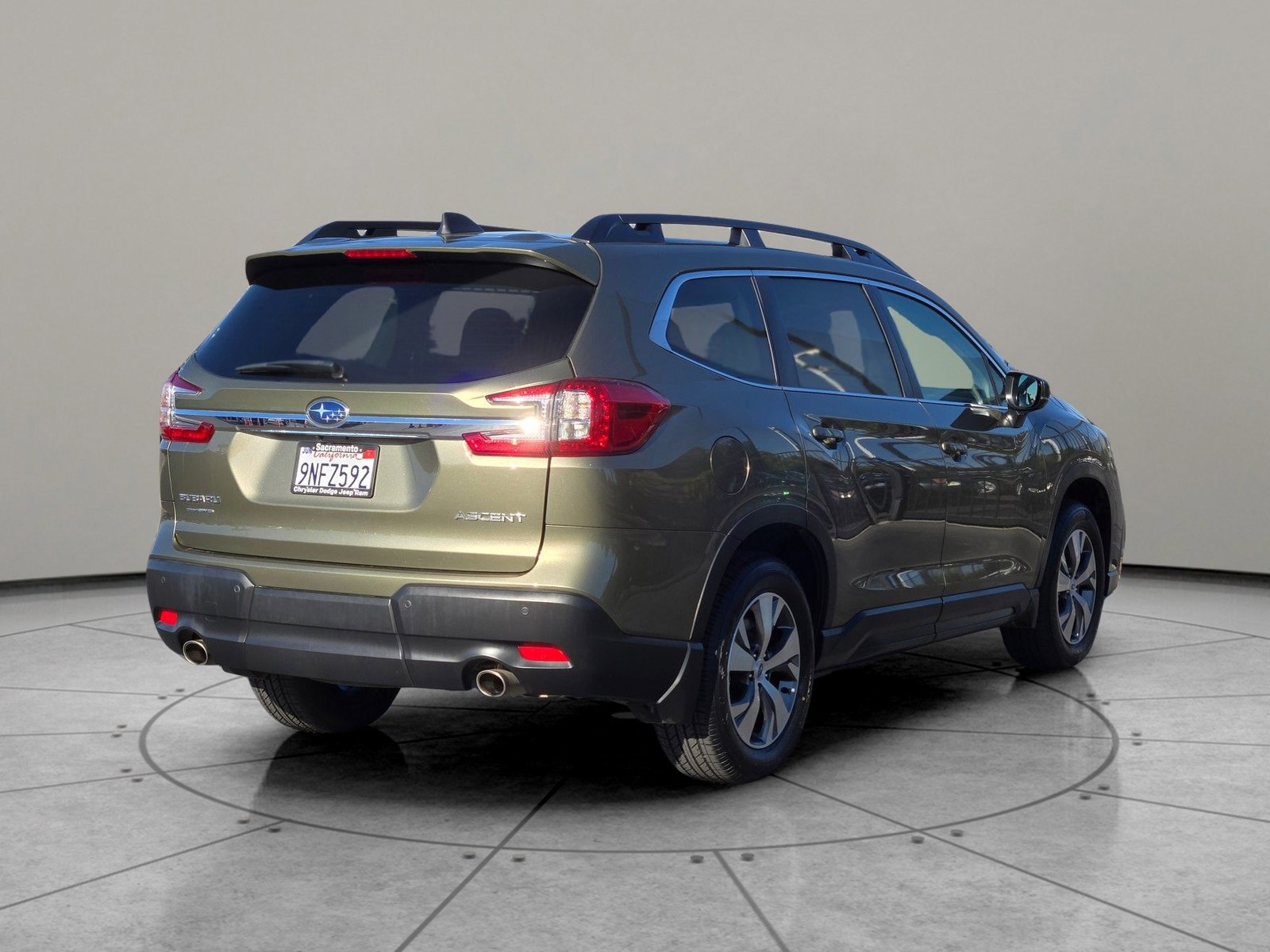 Used 2024 Subaru Ascent Premium w/ Convenience Package image 4