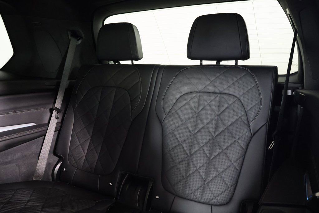 Used 2023 BMW X7 xDrive40i w/ Executive Package image 12