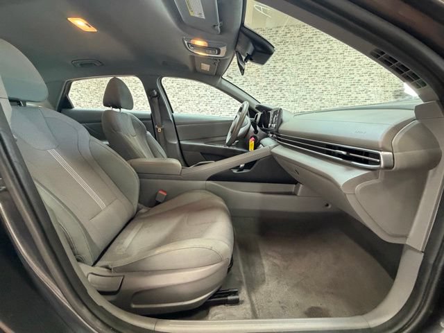Used 2021 Hyundai Elantra SE FWD image 9
