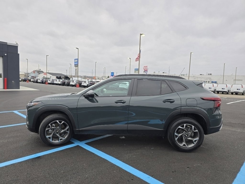 Certified 2025 Chevrolet Trax LT w/ Driver Confidence Package image 11