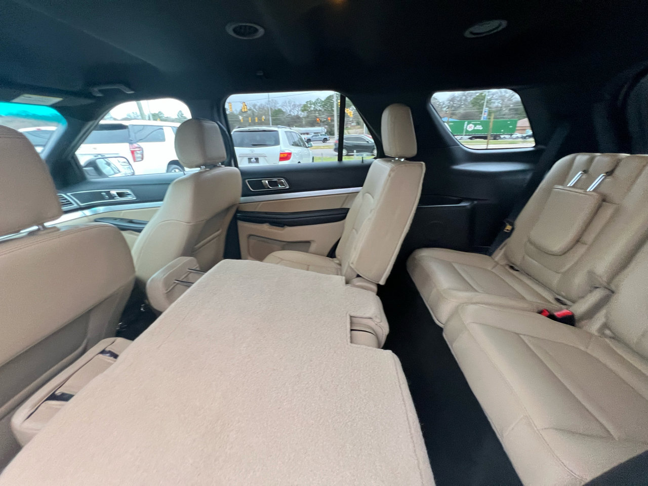 Used 2016 Ford Explorer XLT w/ Equipment Group 202A image 32