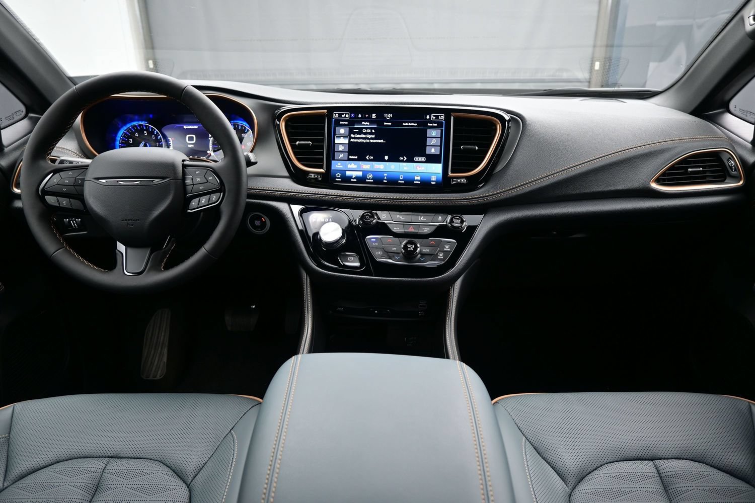 New 2027 Chrysler Pacifica Pinnacle w/ Theater Group AWD/4WD image 12