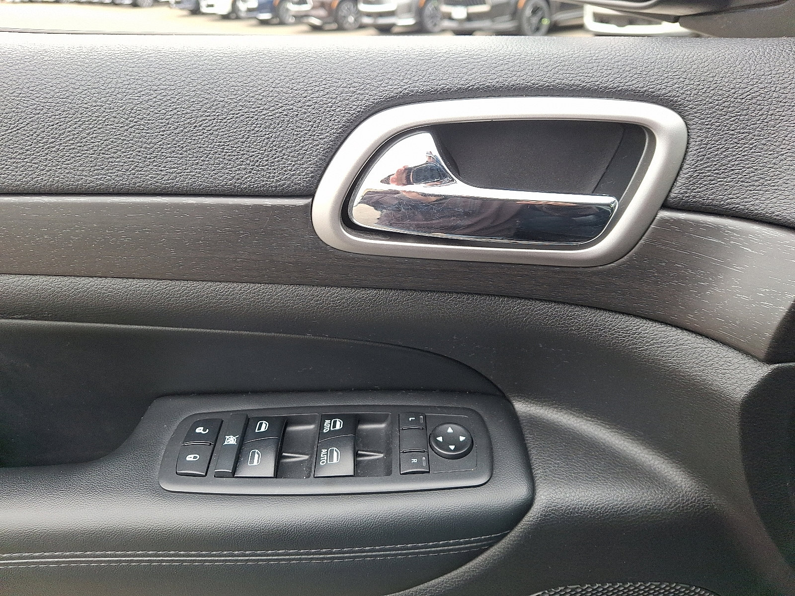 Used 2017 Jeep Grand Cherokee Altitude image 13