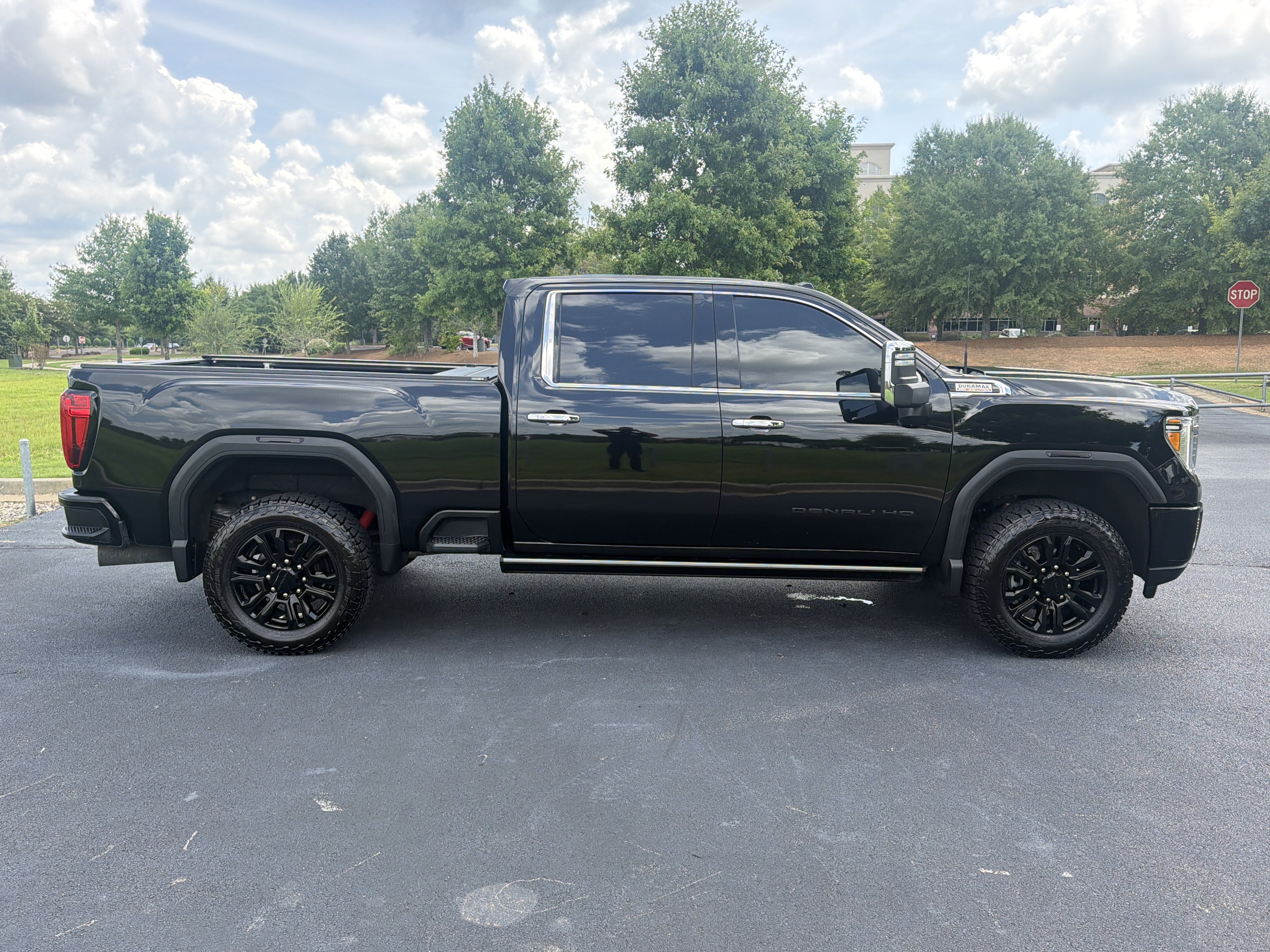 Used 2021 GMC Sierra 3500 Denali w/ Denali Black Diamond Edition AWD/4WD image 10