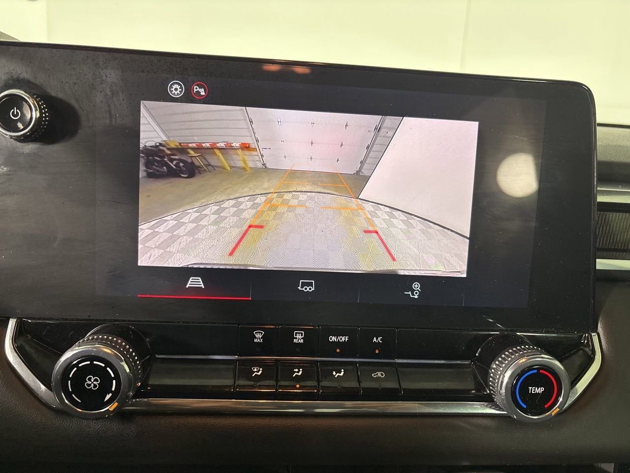 Used 2025 GMC Canyon Elevation image 14