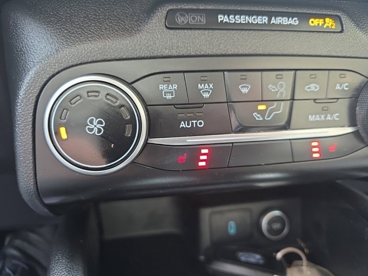 Used 2020 Ford Escape SE image 31