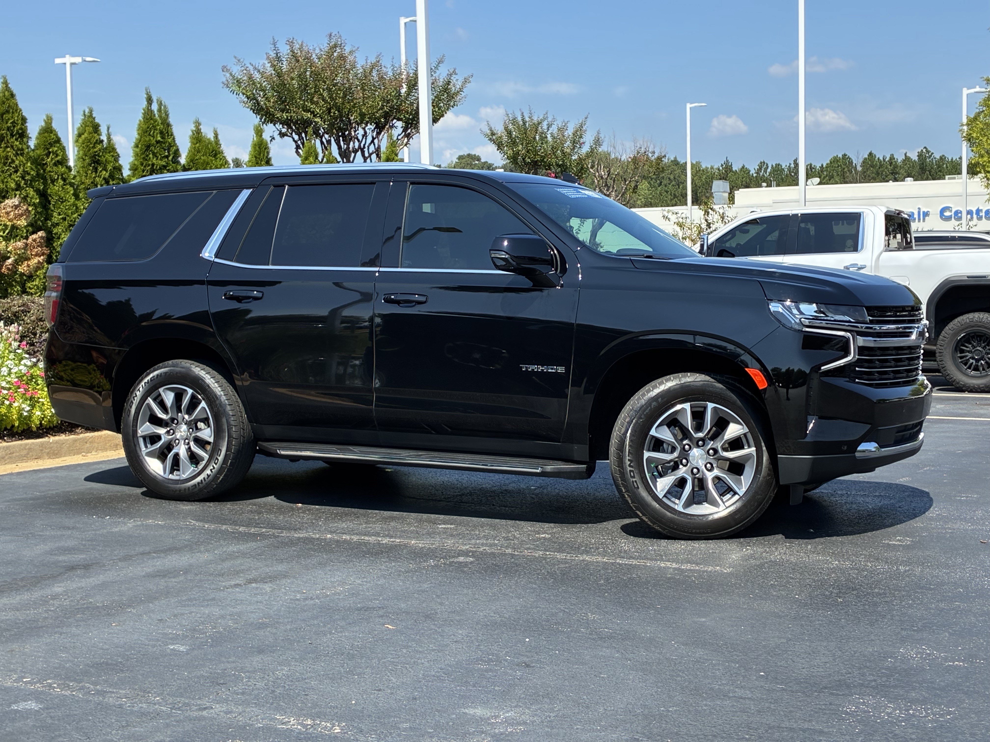 Used 2024 Chevrolet Tahoe LT w/ Luxury Package RWD image 3