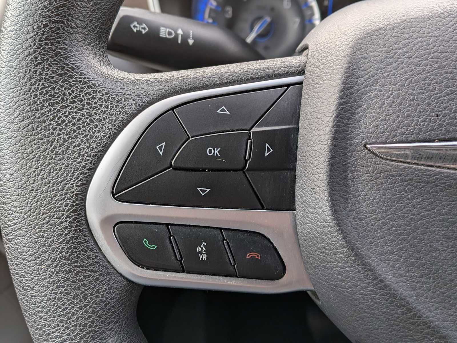Used 2018 Chrysler Pacifica Touring Plus image 23