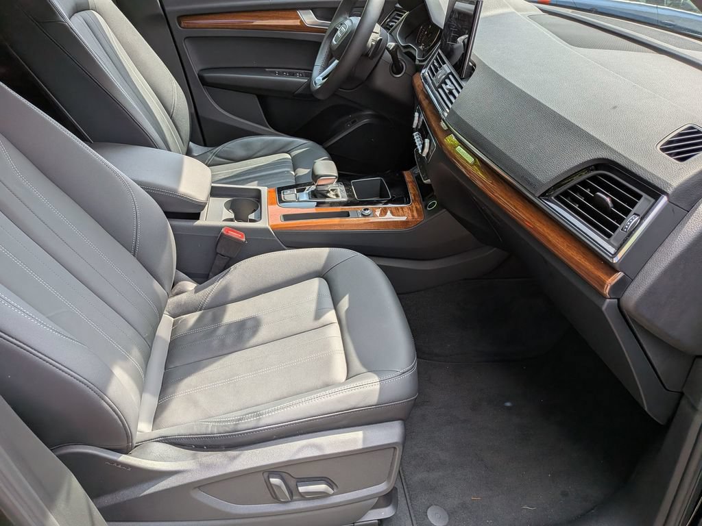 Used 2023 Audi Q5 Premium Plus w/ Convenience Package AWD/4WD image 34