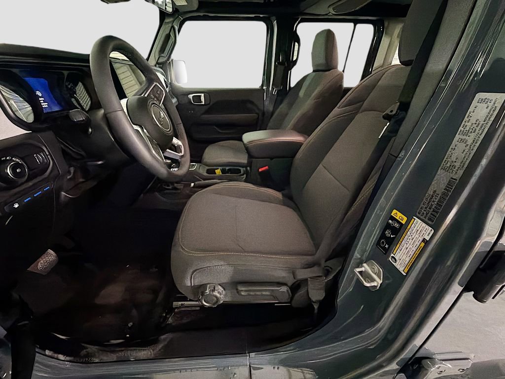 Used 2025 Jeep Wrangler Unlimited Sahara AWD/4WD image 22