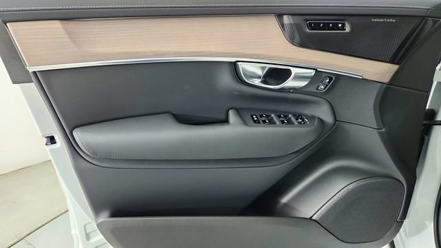 New 2026 Volvo XC90 B5 Plus w/ Protection Package Premier AWD/4WD image 9