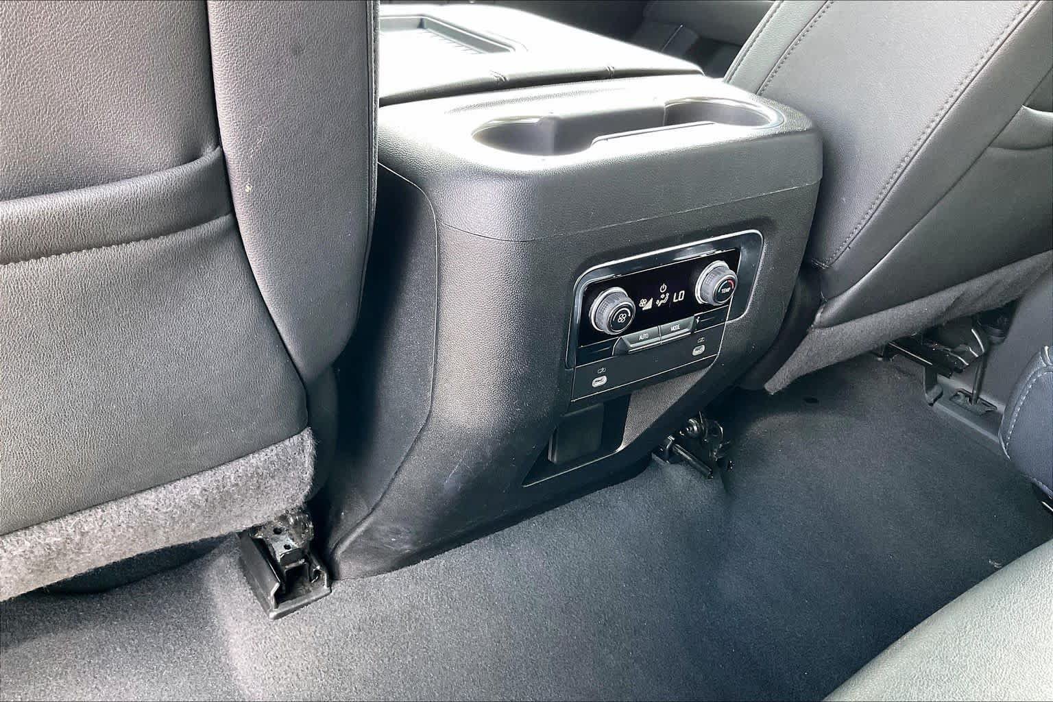 Certified 2024 Chevrolet Suburban LT RWD image 34