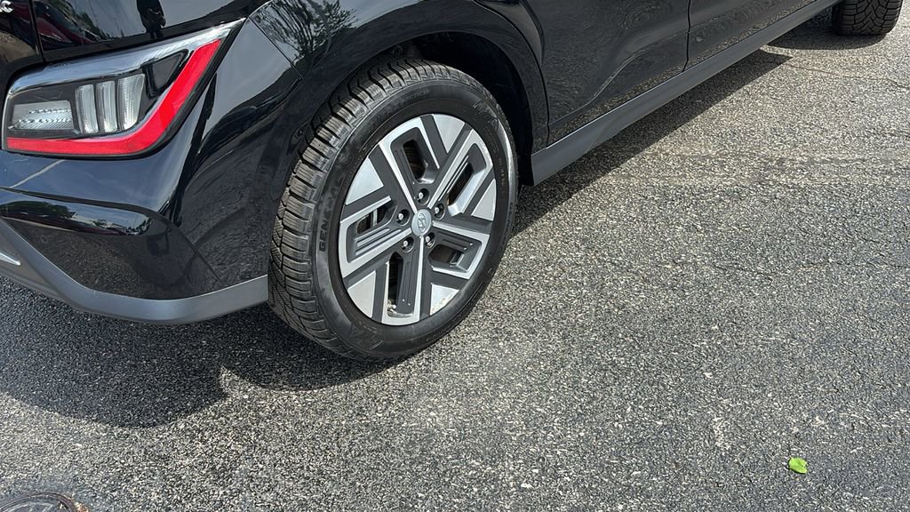 Used 2023 Hyundai Kona Limited w/ Cargo Package FWD image 8