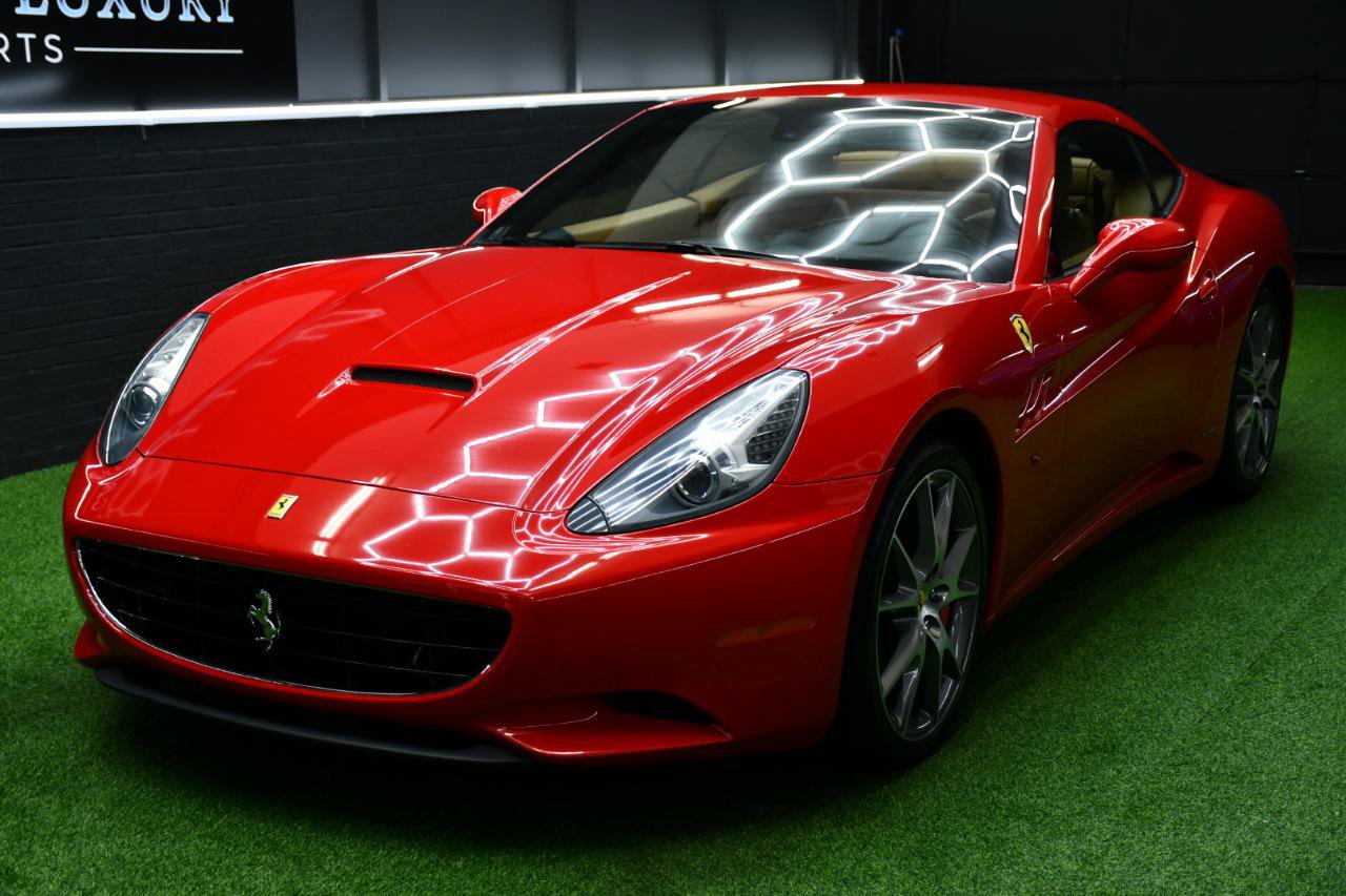 Used 2014 Ferrari California RWD image 54