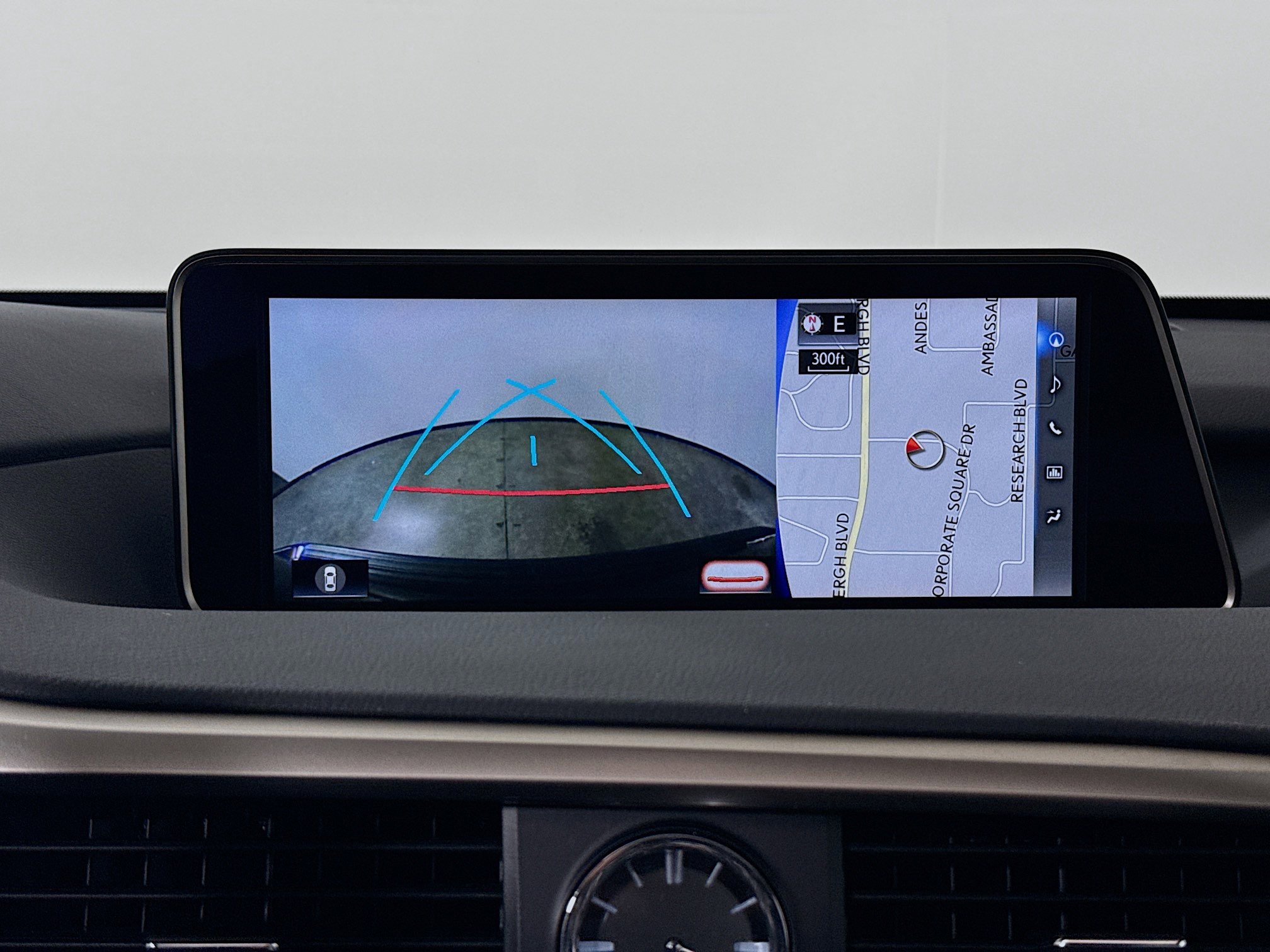 Used 2019 Lexus RX 350 AWD w/ Navigation Package image 17