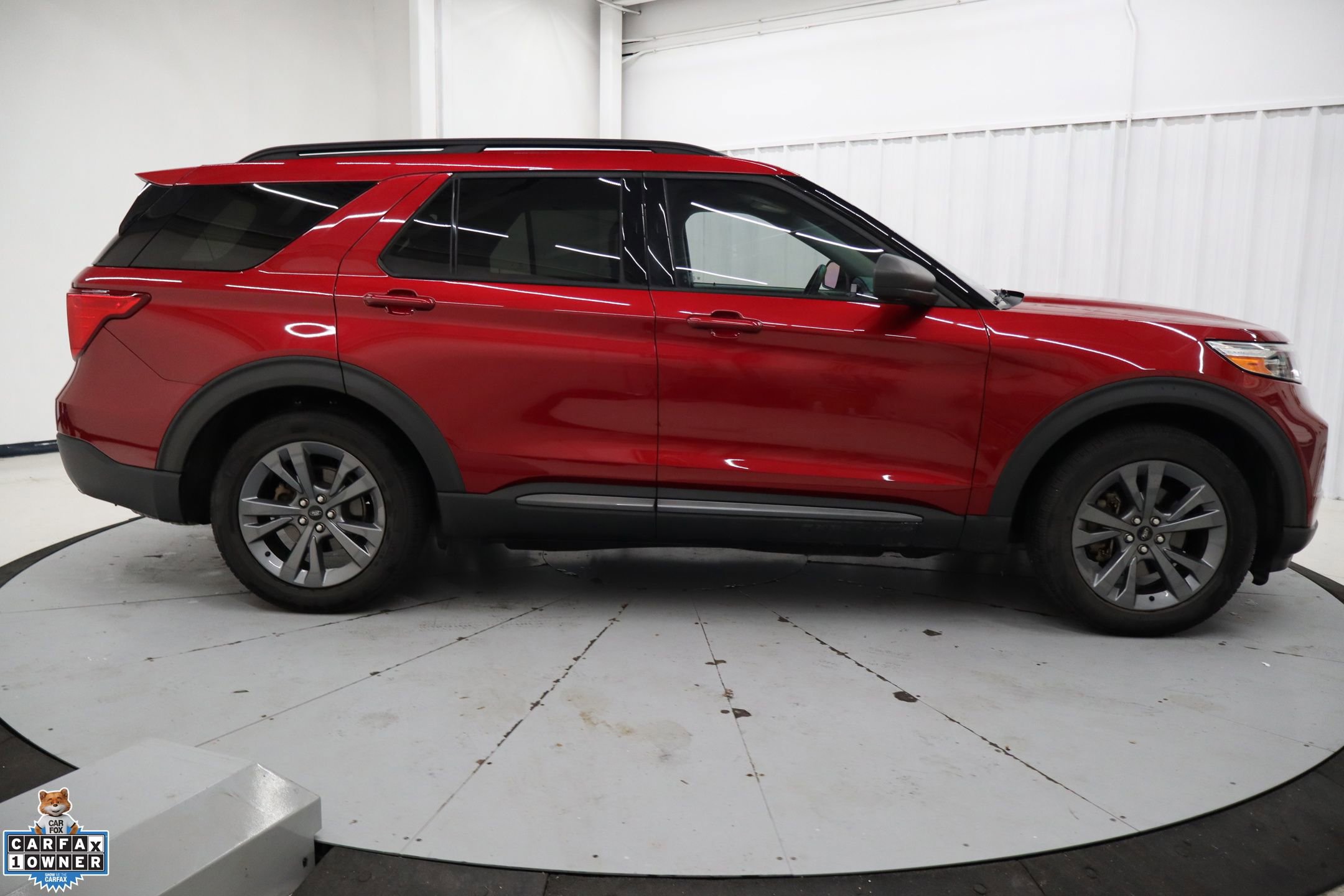 Used 2021 Ford Explorer XLT w/ Equipment Group 202A image 2