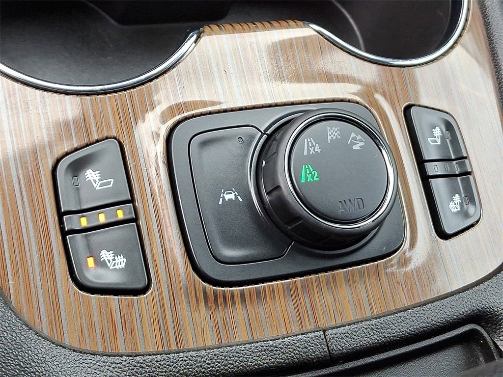 Used 2022 GMC Acadia SLE w/ Driver Convenience Package image 24