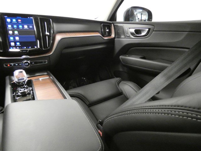 Used 2023 Volvo XC60 B5 Ultimate w/ Climate Package image 17