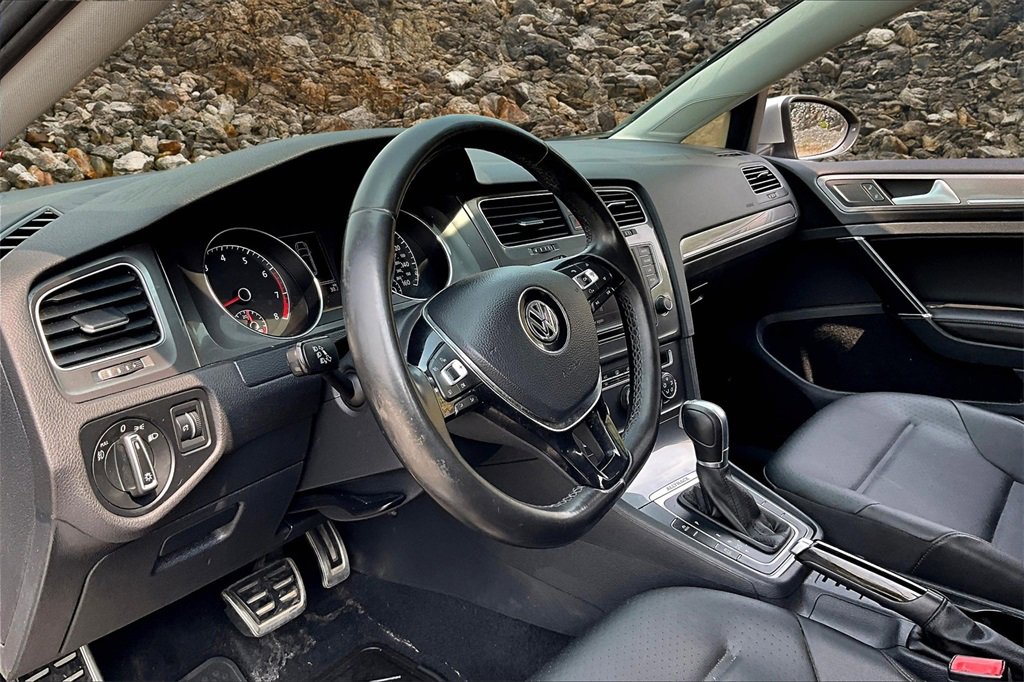 Used 2017 Volkswagen Golf Alltrack S image 11